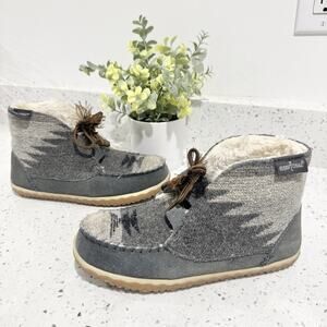 Minnetonka Women's Torrey lace-up bootie slippers Size 6 Wool gray aztec